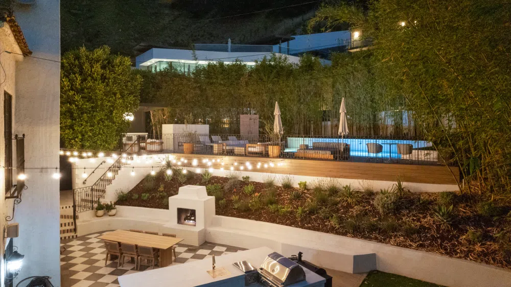 backyard-hardscaping-warm-string-lighting-alt-angle