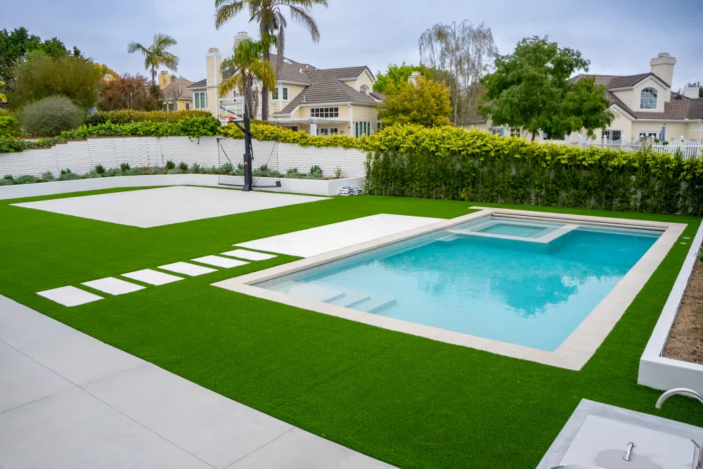 hardscaping-pool-grass